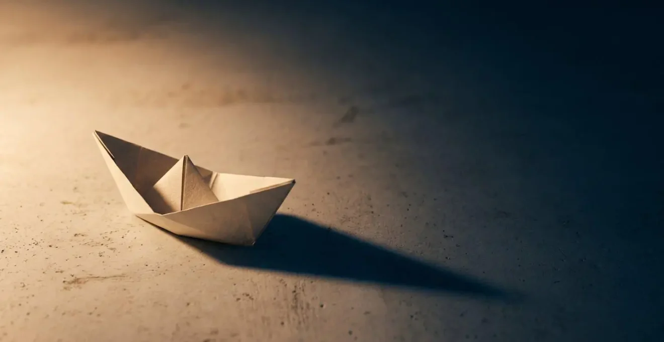 Visualisation symbolique du rapport coût-bénéfice entre le prix d'une assurance et les pertes financières potentielles